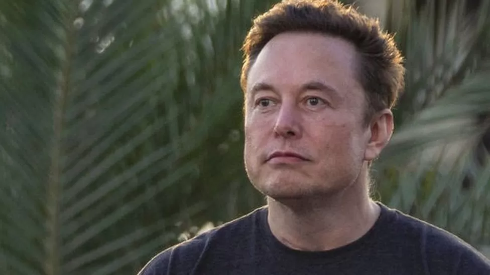 Elon Musk clears out Twitter bosses in $44bn deal